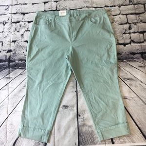 Style & CO. Olive Capris mid rise 20W NWT